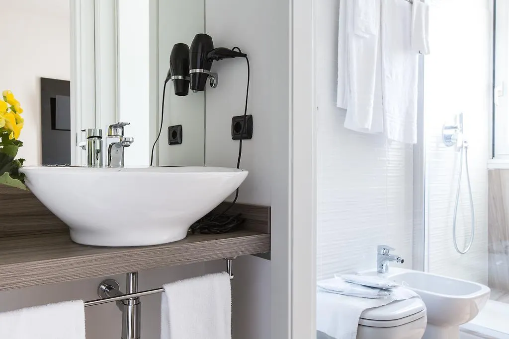 Aparthotel Isola Милан 2*,  Италия